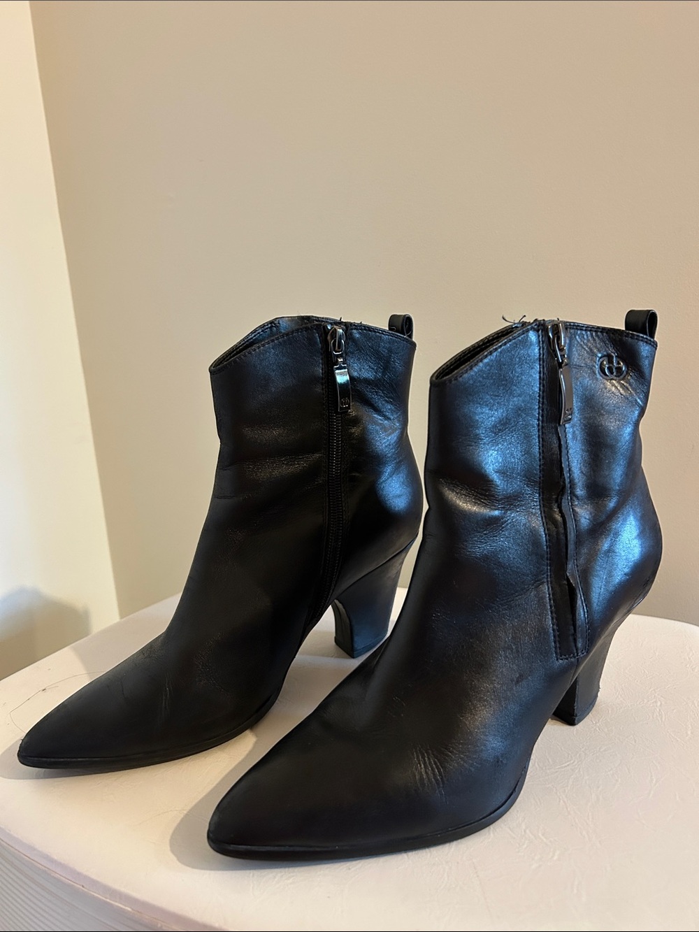 Gerry Weber Black Leather Pointed-Toe Ankle Booties